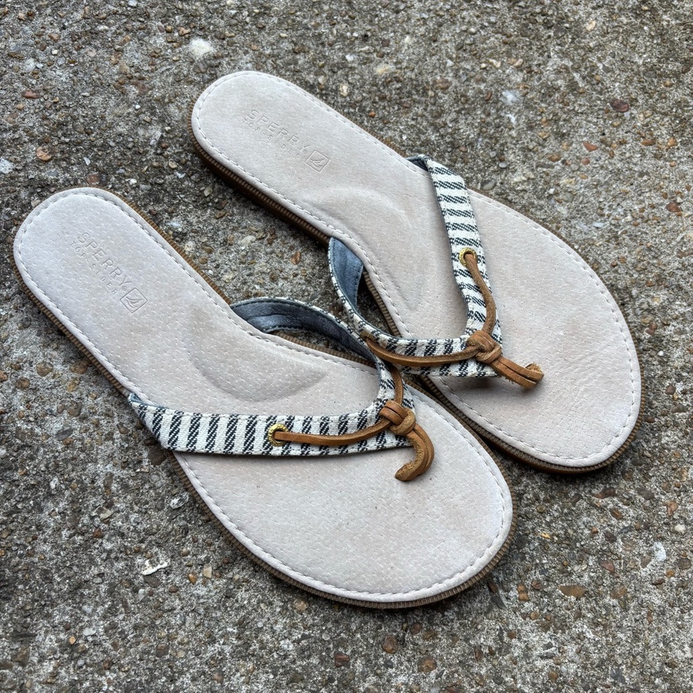 Sperry women’s 7 navy blue striped flip-flop sandals boat dock beach